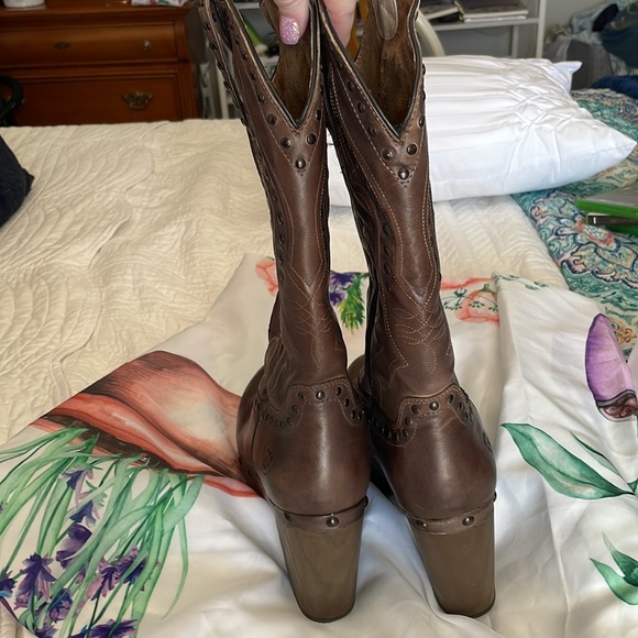 Ariat cowboy boots - Picture 3 of 14